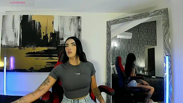 Snapshot of AriRobert_ chatting on 6, 11, 2025 AriRobert online show from 6, 11, 2025