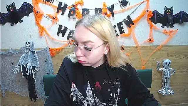 BeatriceFly online show from 21, 10, 2025