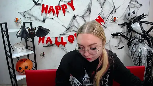 BeatriceFly online show from 29, 10, 2025