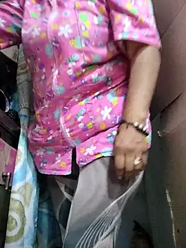 Edged Hot69 online show from 23, 4, 2026