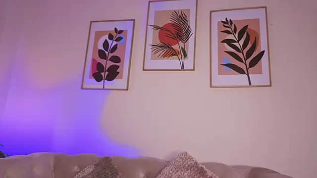 Snapshot of DahianaWalcott chatting on 17, 12, 2025 DahianaWalcott online show from 17, 12, 2025