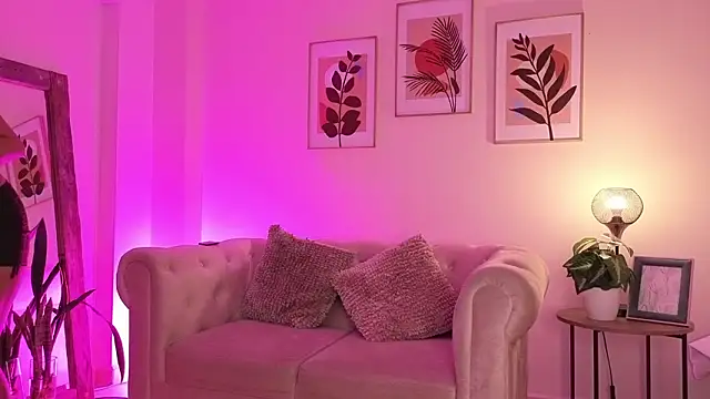 DahianaWalcott online show from 17, 2, 2026