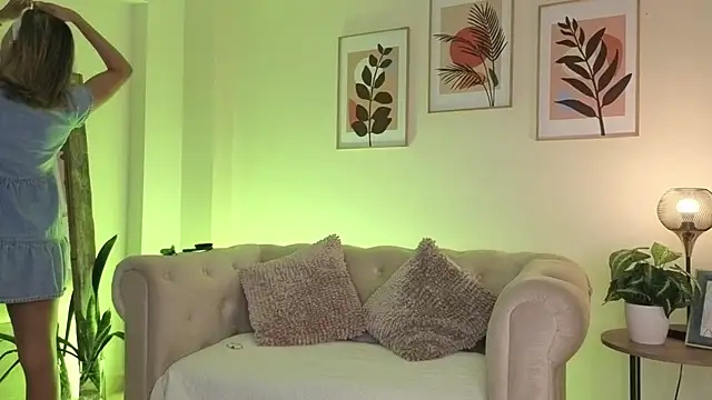 DahianaWalcott online show from 5, 3, 2026