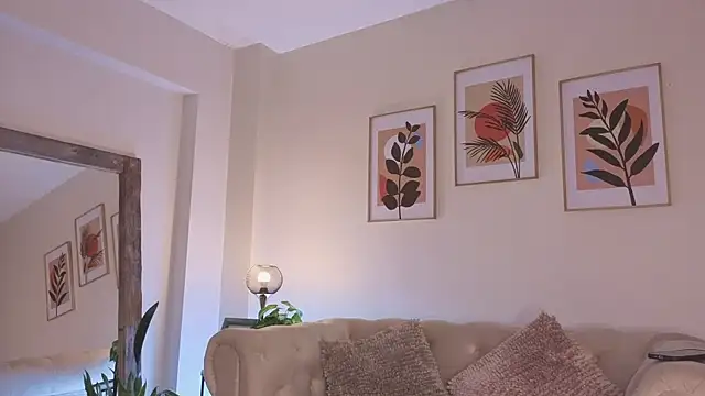 DahianaWalcott online show from 10, 4, 2026