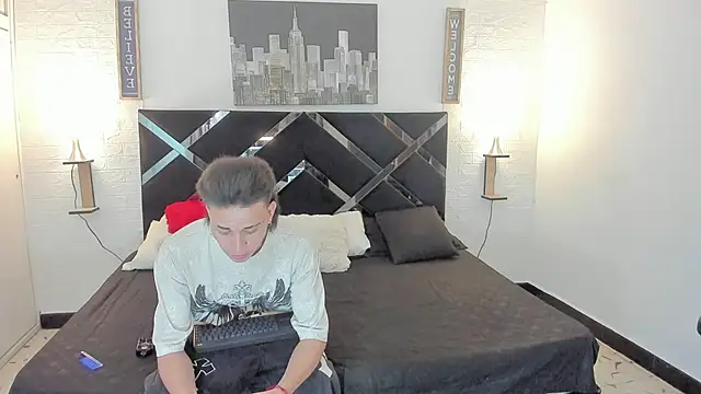 Snapshot of toyboys1 chatting on 22, 9, 2025 toyboys1 online show from 22, 9, 2025