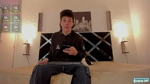Snapshot of toyboys1 chatting on 8, 10, 2025 toyboys1 online show from 8, 10, 2025