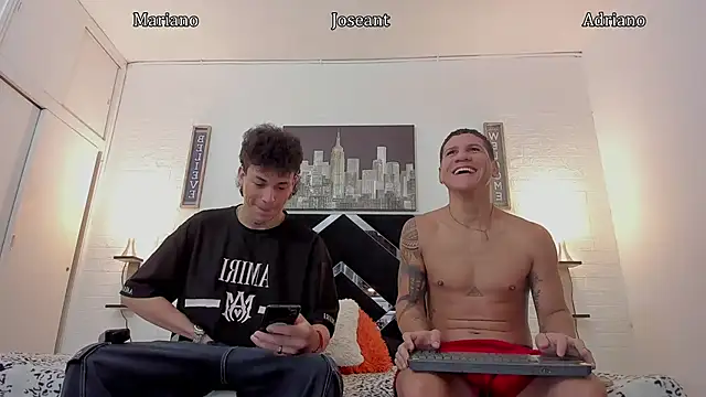 Snapshot of toyboys1 chatting on 17, 10, 2025 toyboys1 online show from 17, 10, 2025