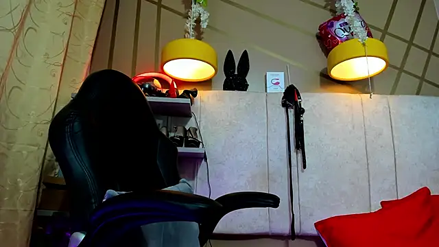 girl amada online show from 28, 2, 2025