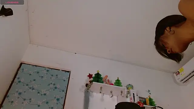 Snapshot of miss_valery2 chatting on 2, 3, 2025 miss valery2 online show from 2, 3, 2025