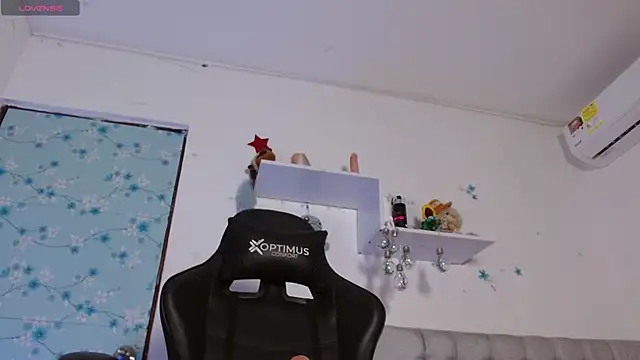 Snapshot of miss_valery2 chatting on 12, 9, 2025 miss valery2 online show from 12, 9, 2025