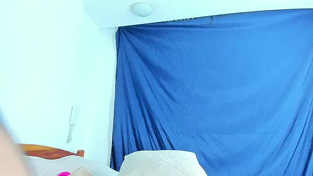 Snapshot of emiily15__ chatting on 9, 12, 2024 emiily15 online show from 9, 12, 2024