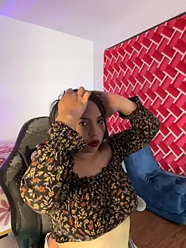 Snapshot of emiily15__ chatting on 2, 10, 2025 emiily15 online show from 2, 10, 2025