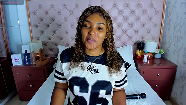 Isla Scott online show from 21, 3, 2025