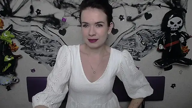 JasmineKouch online show from 26, 10, 2025