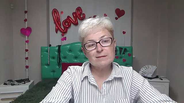 EmiliaGree online show from 10, 9, 2025