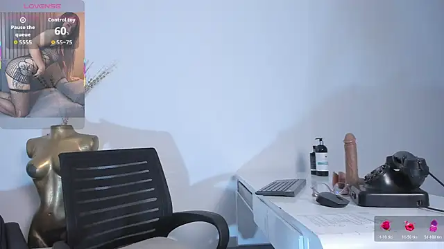 Snapshot of celestelewis chatting on 14, 11, 2025 celestelewis online show from 14, 11, 2025