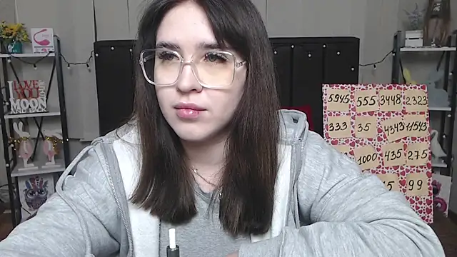 LauraHlot online show from 2, 2, 2025