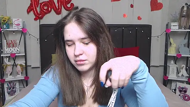 LauraHlot online show from 9, 3, 2025