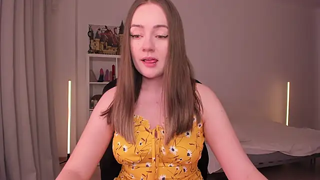 Snapshot of WalkingGirl chatting on 8, 2, 2025 WalkingGirl online show from 8, 2, 2025