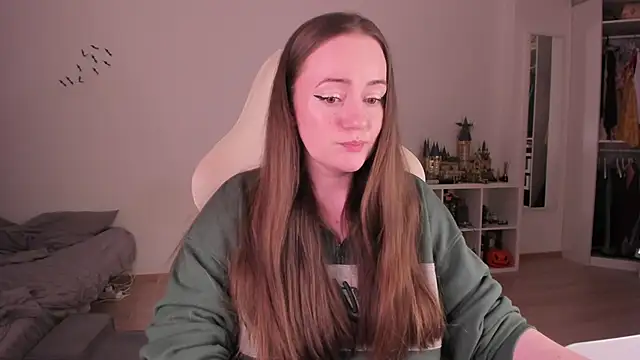 Snapshot of WalkingGirl chatting on 28, 11, 2025 WalkingGirl online show from 28, 11, 2025