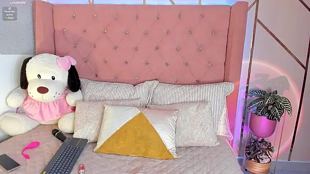 Snapshot of foxxxmegan chatting on 20, 2, 2025 foxxxmegan online show from 20, 2, 2025