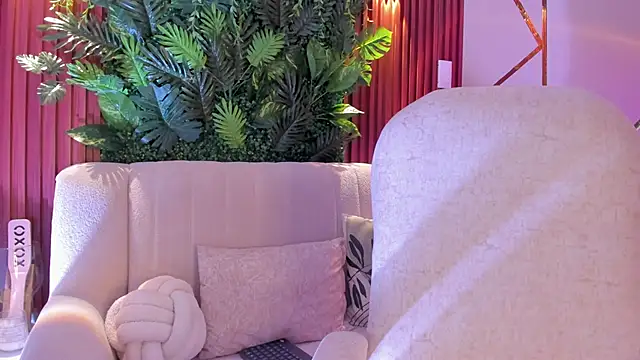 Snapshot of foxxxmegan chatting on 21, 10, 2025 foxxxmegan online show from 21, 10, 2025