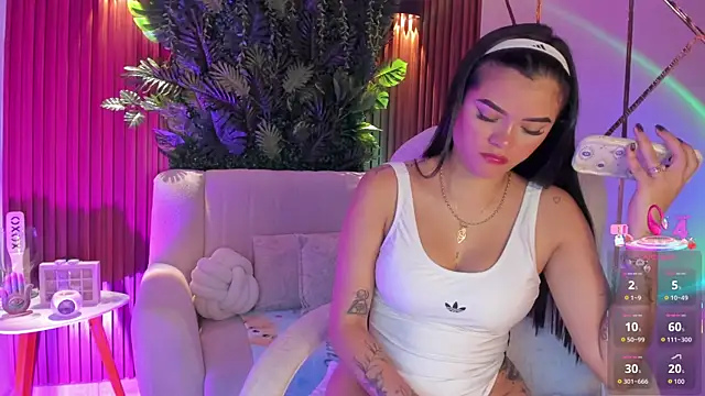 Snapshot of foxxxmegan chatting on 19, 11, 2025 foxxxmegan online show from 19, 11, 2025