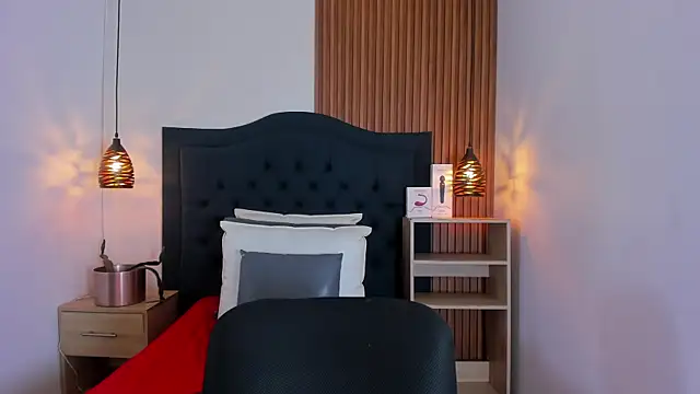 Snapshot of SARA_STONE17 chatting on 29, 9, 2025 SARA STONE17 online show from 29, 9, 2025