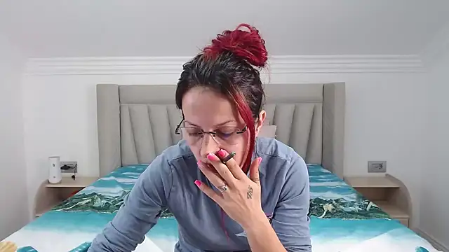 Snapshot of CatWoman0001 chatting on 14, 11, 2025 CatWoman0001 online show from 14, 11, 2025