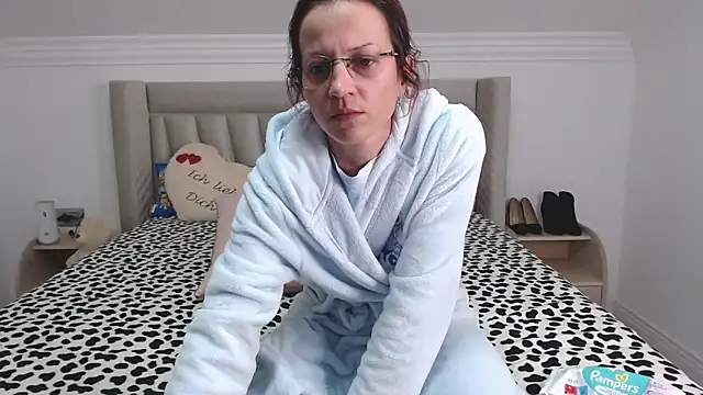 Snapshot of CatWoman0001 chatting on 30, 11, 2025 CatWoman0001 online show from 30, 11, 2025