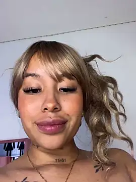 Snapshot of MarieLeon chatting on 22, 3, 2025 MarieLeon online show from 22, 3, 2025