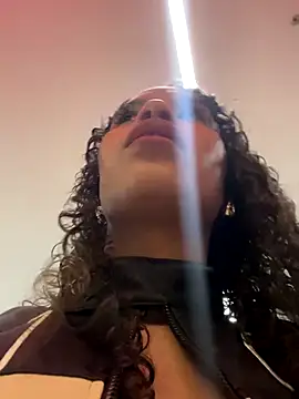 Snapshot of MarieLeon chatting on 16, 12, 2025 MarieLeon online show from 16, 12, 2025