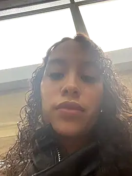 Snapshot of MarieLeon chatting on 17, 12, 2025 MarieLeon online show from 17, 12, 2025