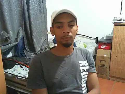 Snapshot of 29YOURZ_28_ chatting on 25, 9, 2025 29YOURZ 28 online show from 25, 9, 2025
