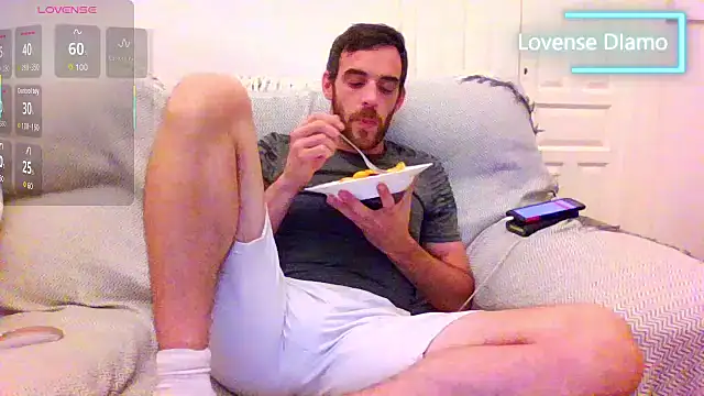 Snapshot of _NakedChef_ chatting on 8, 10, 2025 NakedChef online show from 8, 10, 2025