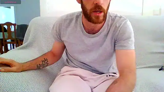 Snapshot of _NakedChef_ chatting on 22, 10, 2025 NakedChef online show from 22, 10, 2025