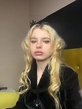 MisssLola online show from 23, 11, 2025