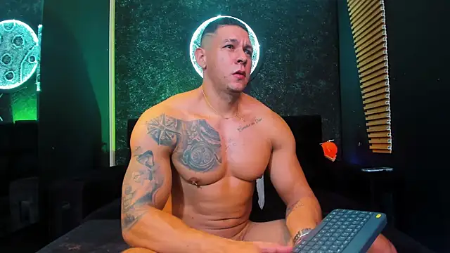 Snapshot of MassimoWalton2 chatting on 18, 12, 2024 MassimoWalton2 online show from 18, 12, 2024