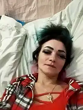 Snapshot of SweetLeila40 chatting on 7, 1, 2025 SweetLeila40 online show from 7, 1, 2025