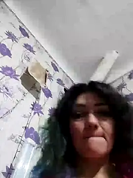 Snapshot of SweetLeila40 chatting on 9, 2, 2025 SweetLeila40 online show from 9, 2, 2025