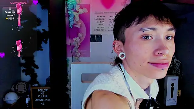 Snapshot of juniior_2311_ chatting on 19, 2, 2025 juniior 2311  online show from 19, 2, 2025