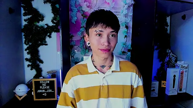 Snapshot of juniior_2311_ chatting on 1, 3, 2025 juniior 2311  online show from 1, 3, 2025