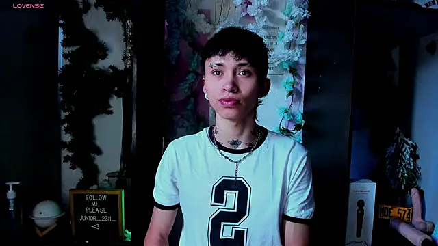 Snapshot of juniior_2311_ chatting on 5, 3, 2025 juniior 2311  online show from 5, 3, 2025