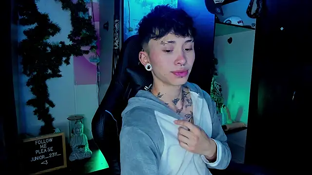 Snapshot of juniior_2311_ chatting on 14, 3, 2025 juniior 2311  online show from 14, 3, 2025