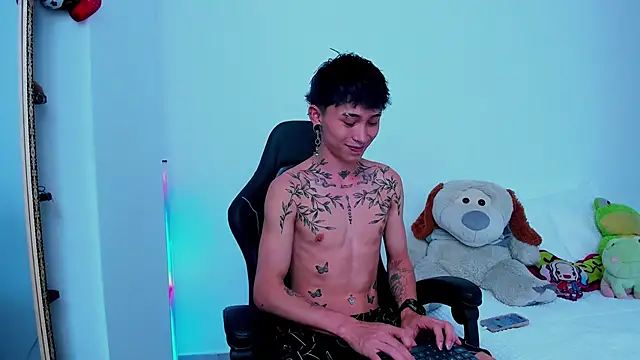 Snapshot of juniior_2311_ chatting on 24, 10, 2025 juniior 2311  online show from 24, 10, 2025