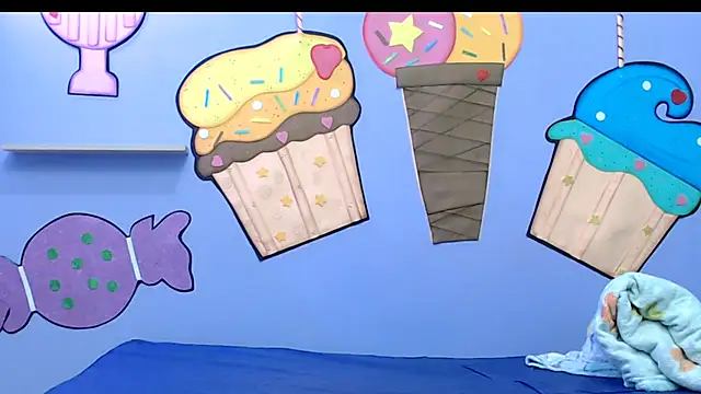 evaleribigtits18 online show from 5, 12, 2025