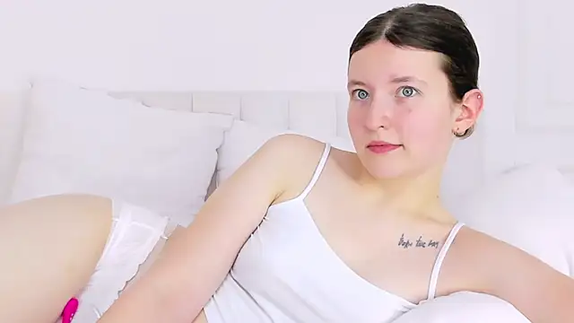 Snapshot of MoonAngelic chatting on 11, 1, 2025 MoonAngelic online show from 11, 1, 2025