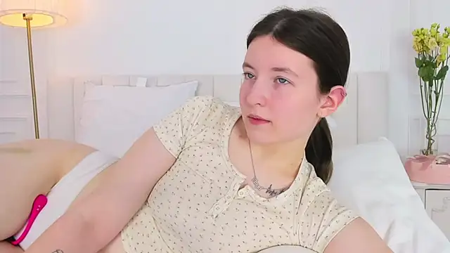 Snapshot of MoonAngelic chatting on 8, 3, 2025 MoonAngelic online show from 8, 3, 2025