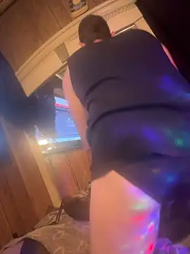 Snapshot of smashb33 chatting on 24, 11, 2025 smashb33 online show from 24, 11, 2025