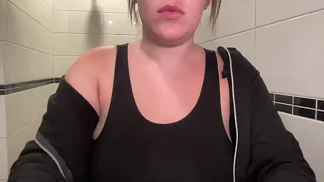 Snapshot of lilylush24 chatting on 14, 2, 2025 lilylush24 online show from 14, 2, 2025